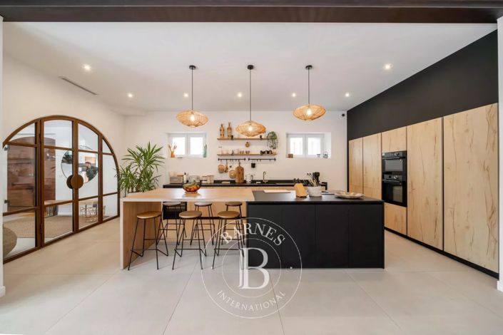 Image No.3-6 Bed House for sale