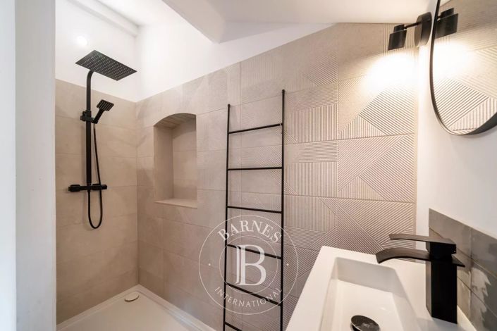 Image No.7-6 Bed House for sale