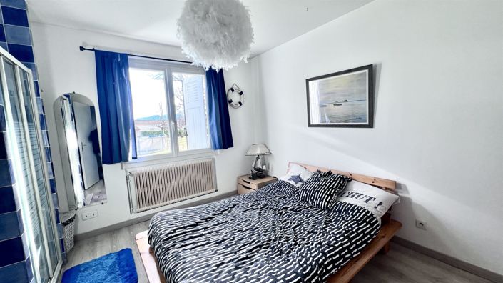 Image No.8-4 Bed House for sale