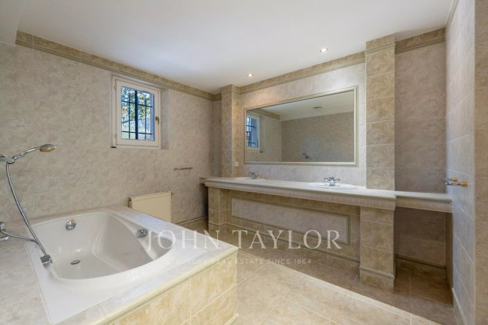 Image No.15-9 Bed House for sale