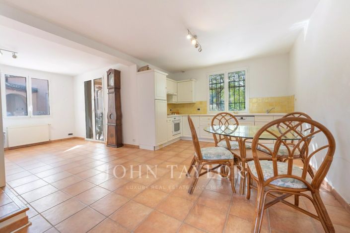 Image No.24-9 Bed House for sale