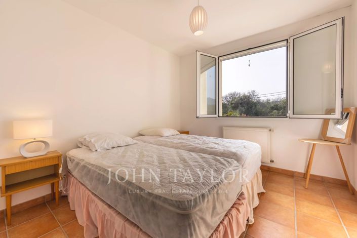 Image No.26-9 Bed House for sale