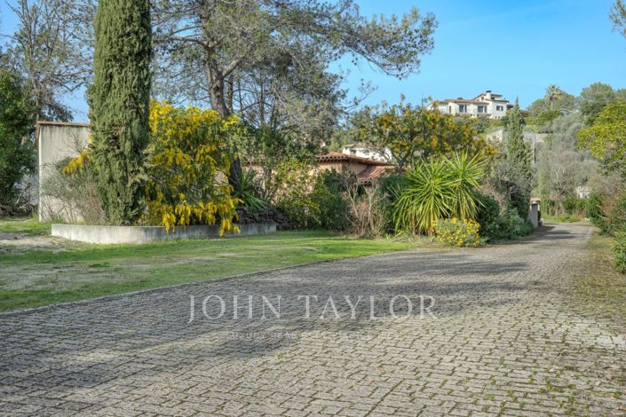 Image No.31-9 Bed House for sale