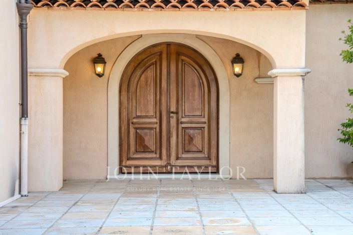 Image No.7-9 Bed House for sale