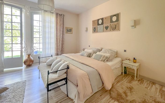 Image No.10-5 Bed House for sale