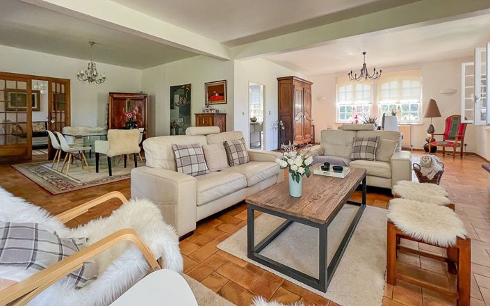 Image No.5-5 Bed House for sale