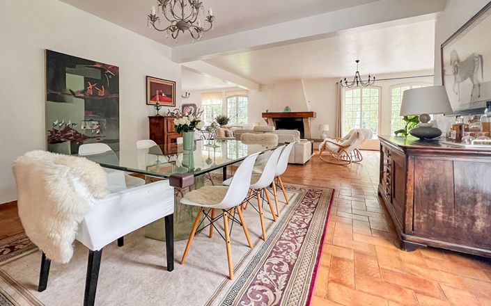 Image No.6-5 Bed House for sale