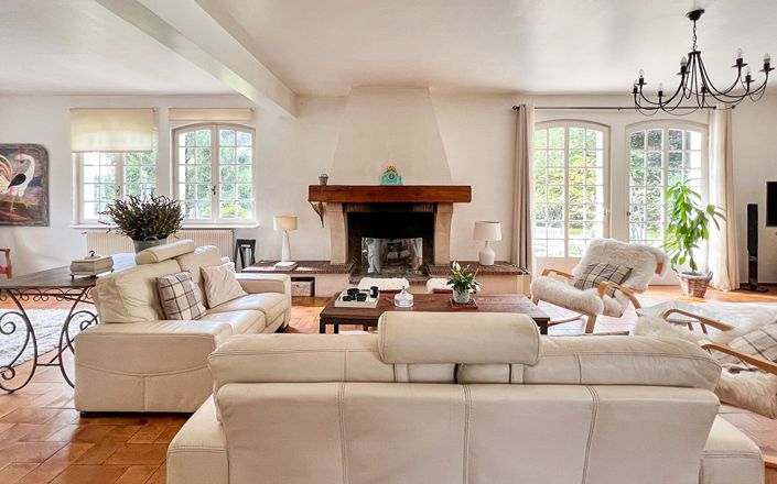 Image No.7-5 Bed House for sale