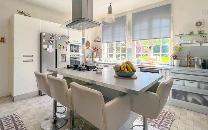 Image No.9-5 Bed House for sale