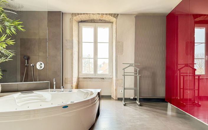 Image No.9-6 Bed House for sale