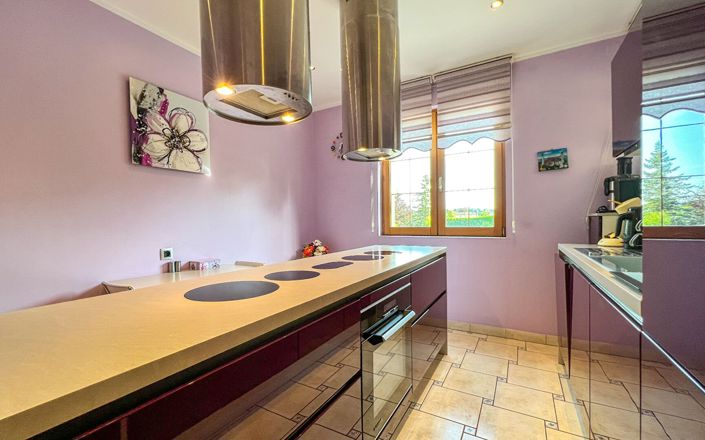 Image No.6-5 Bed House for sale