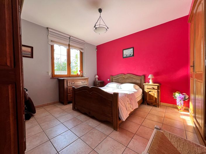 Image No.8-5 Bed House for sale