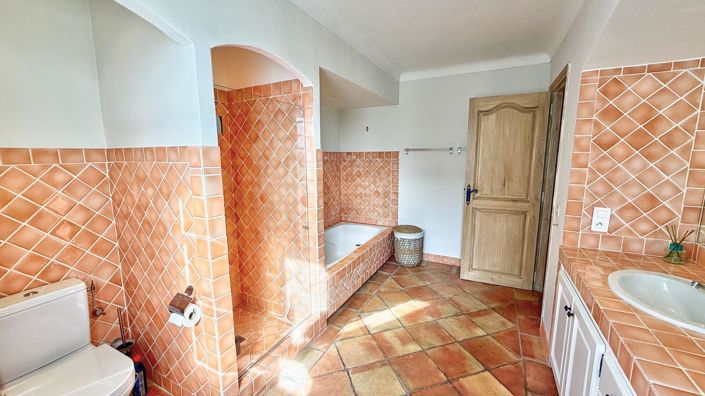 Image No.16-5 Bed House for sale