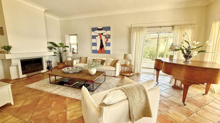 Image No.9-5 Bed House for sale