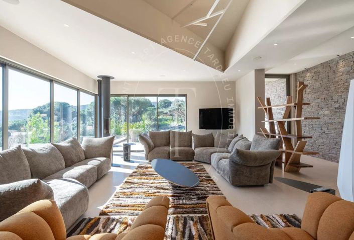 Image No.5-5 Bed House for sale