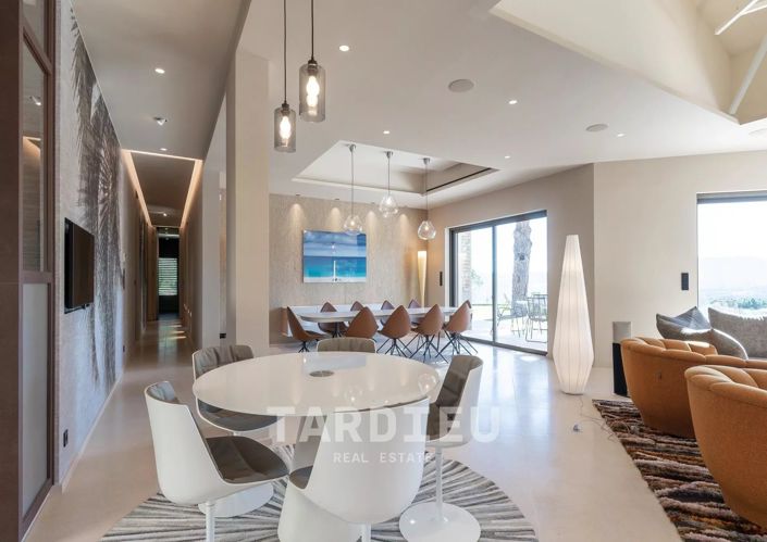 Image No.6-5 Bed House for sale
