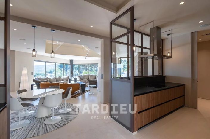 Image No.7-5 Bed House for sale