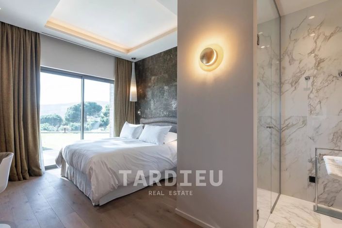 Image No.8-5 Bed House for sale