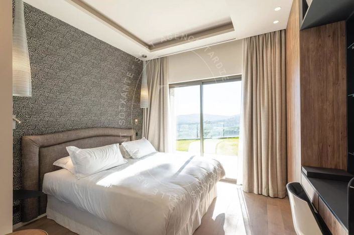 Image No.9-5 Bed House for sale