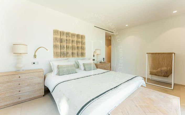 Image No.16-6 Bed House for sale