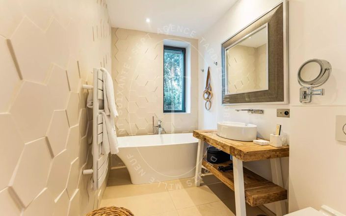 Image No.20-6 Bed House for sale