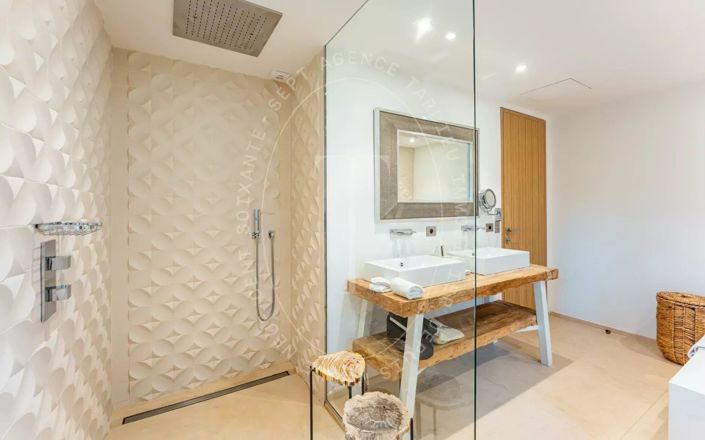 Image No.21-6 Bed House for sale