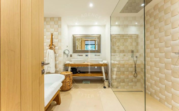 Image No.22-6 Bed House for sale