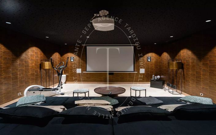 Image No.25-6 Bed House for sale