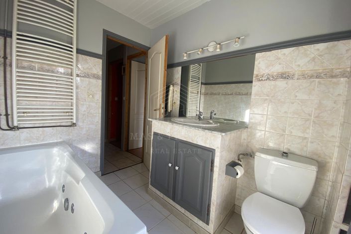 Image No.8-3 Bed House for sale