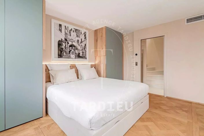 Image No.5-2 Bed House for sale