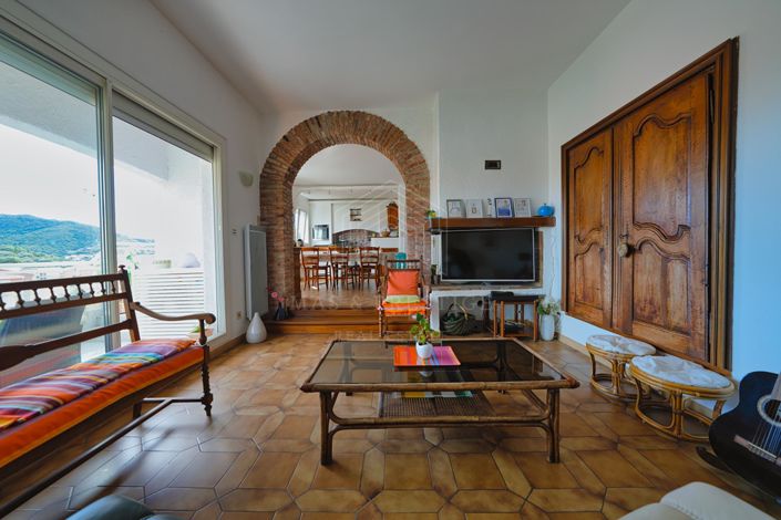 Image No.3-6 Bed House for sale