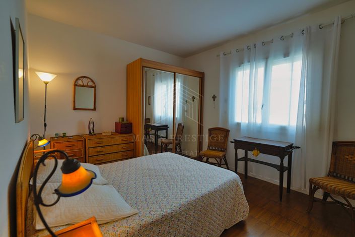 Image No.7-6 Bed House for sale