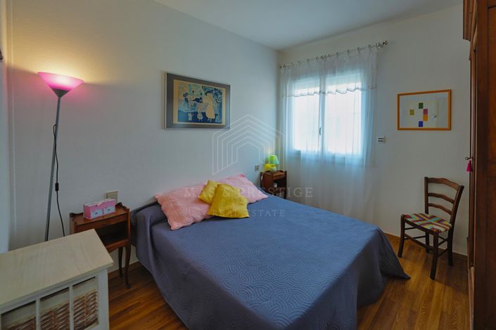 Image No.8-6 Bed House for sale