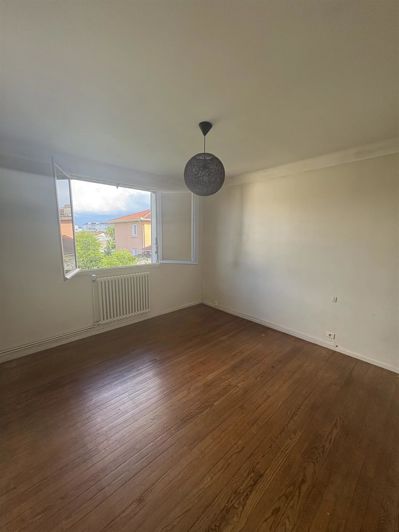 Image No.4-House for sale