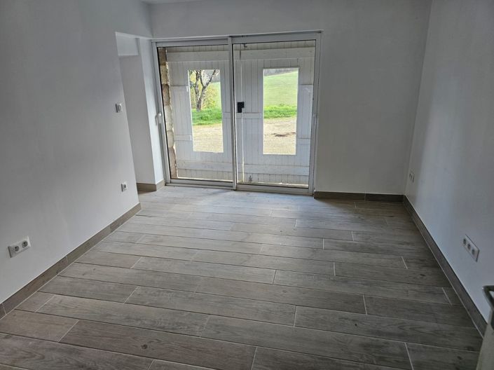 Image No.24-9 Bed House for sale