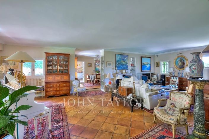 Image No.8-4 Bed House for sale