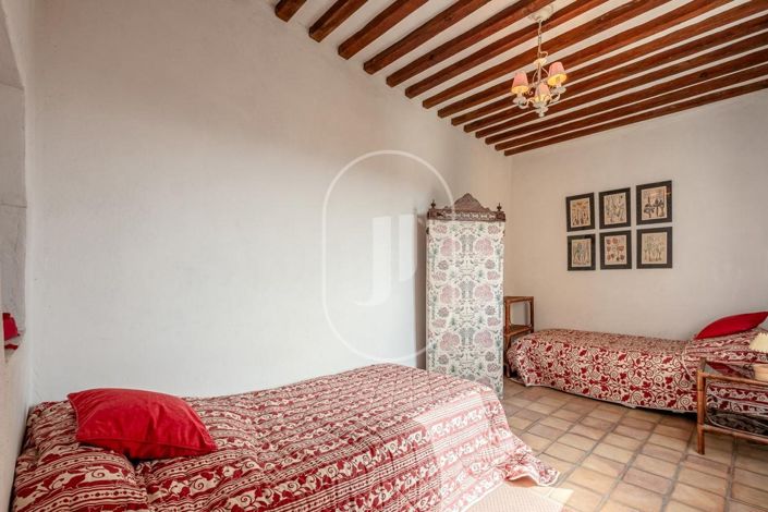 Image No.10-3 Bed House for sale