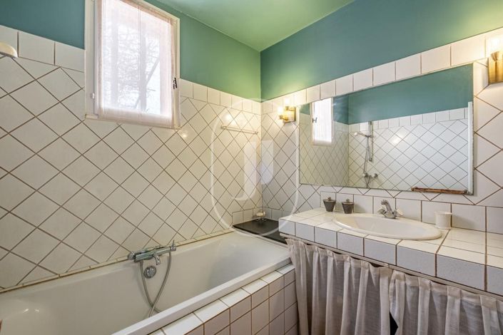 Image No.8-3 Bed House for sale