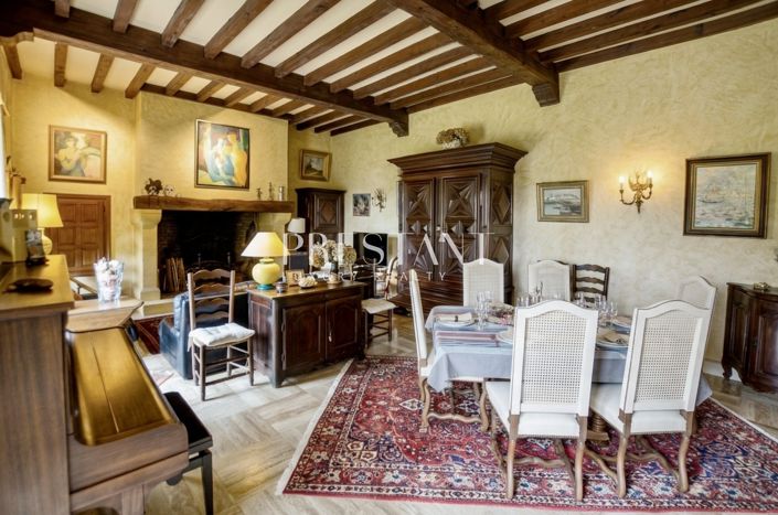 Image No.2-4 Bed House for sale