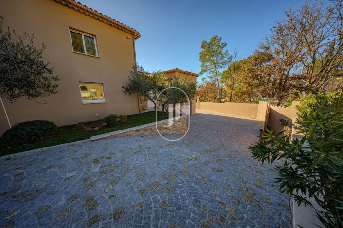 Image No.2-5 Bed House for sale