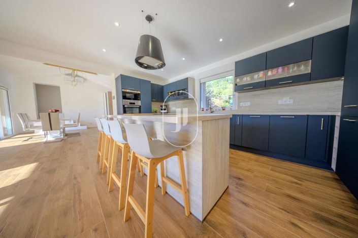 Image No.3-5 Bed House for sale