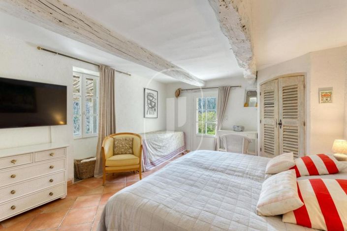 Image No.10-3 Bed House for sale