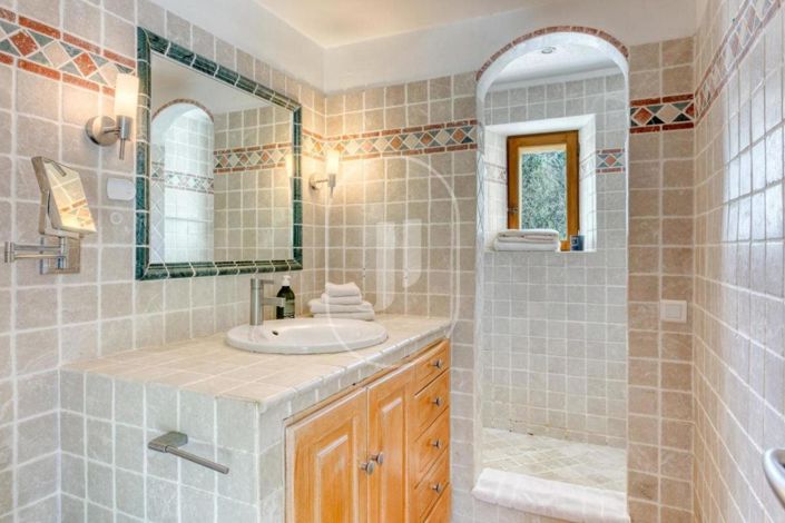 Image No.11-3 Bed House for sale