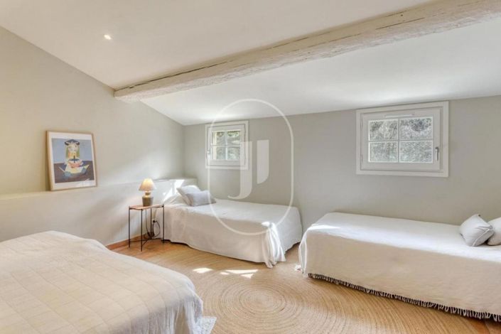 Image No.12-3 Bed House for sale