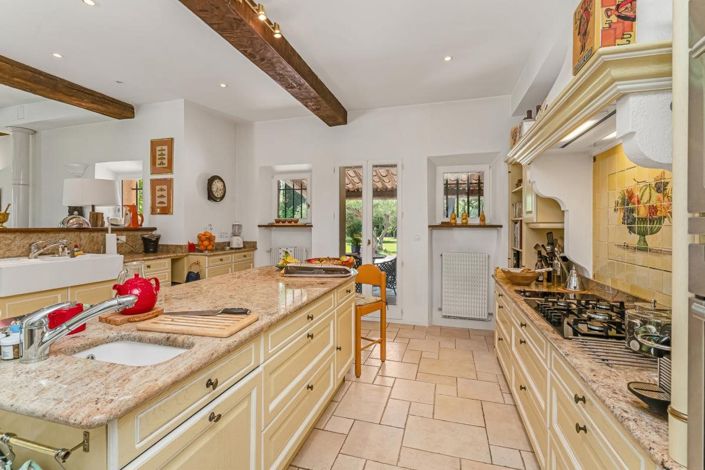 Image No.6-5 Bed House for sale