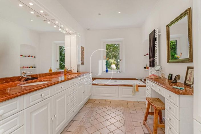 Image No.7-5 Bed House for sale