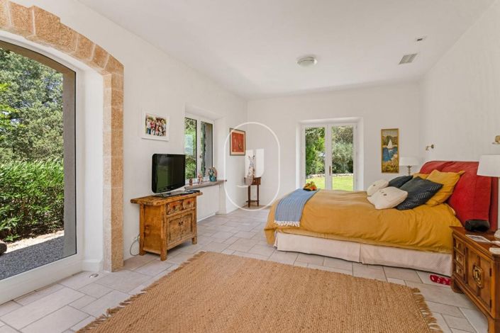 Image No.8-5 Bed House for sale