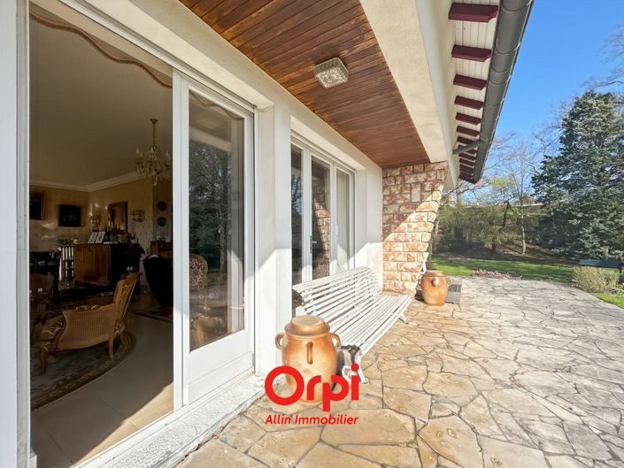 Image No.10-6 Bed House for sale