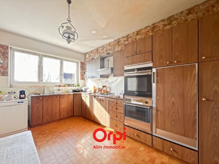 Image No.12-6 Bed House for sale