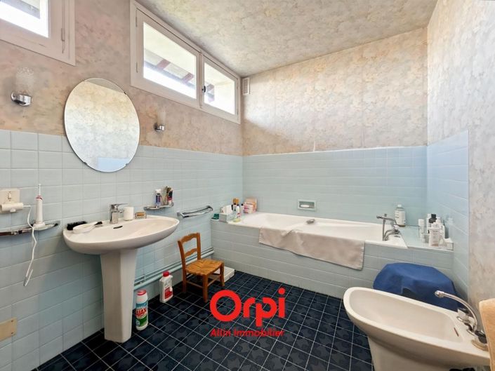 Image No.15-6 Bed House for sale